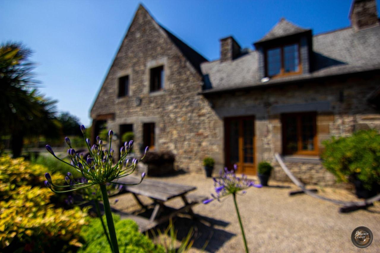 Le Petit Moulin Du Rouvre Hotel Saint-Pierre-de-Plesguen Buitenkant foto